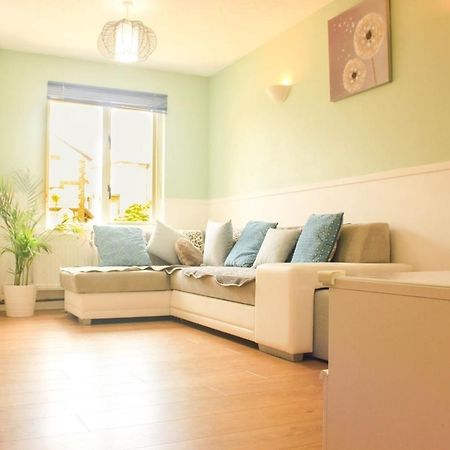 Welcome Home Twin Bedroom Near Heathrow Airport, London Yiewsley Exteriör bild