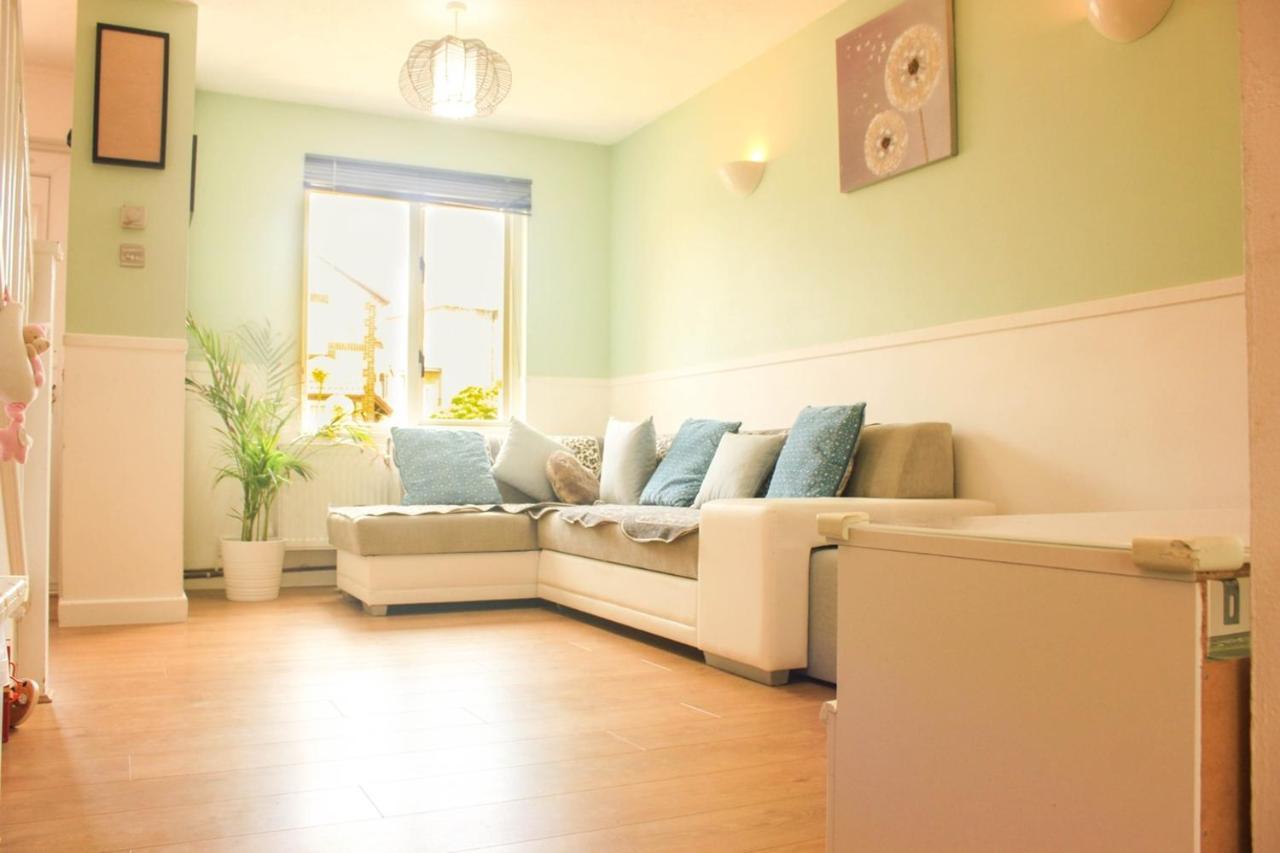 Welcome Home Twin Bedroom Near Heathrow Airport, London Yiewsley Exteriör bild