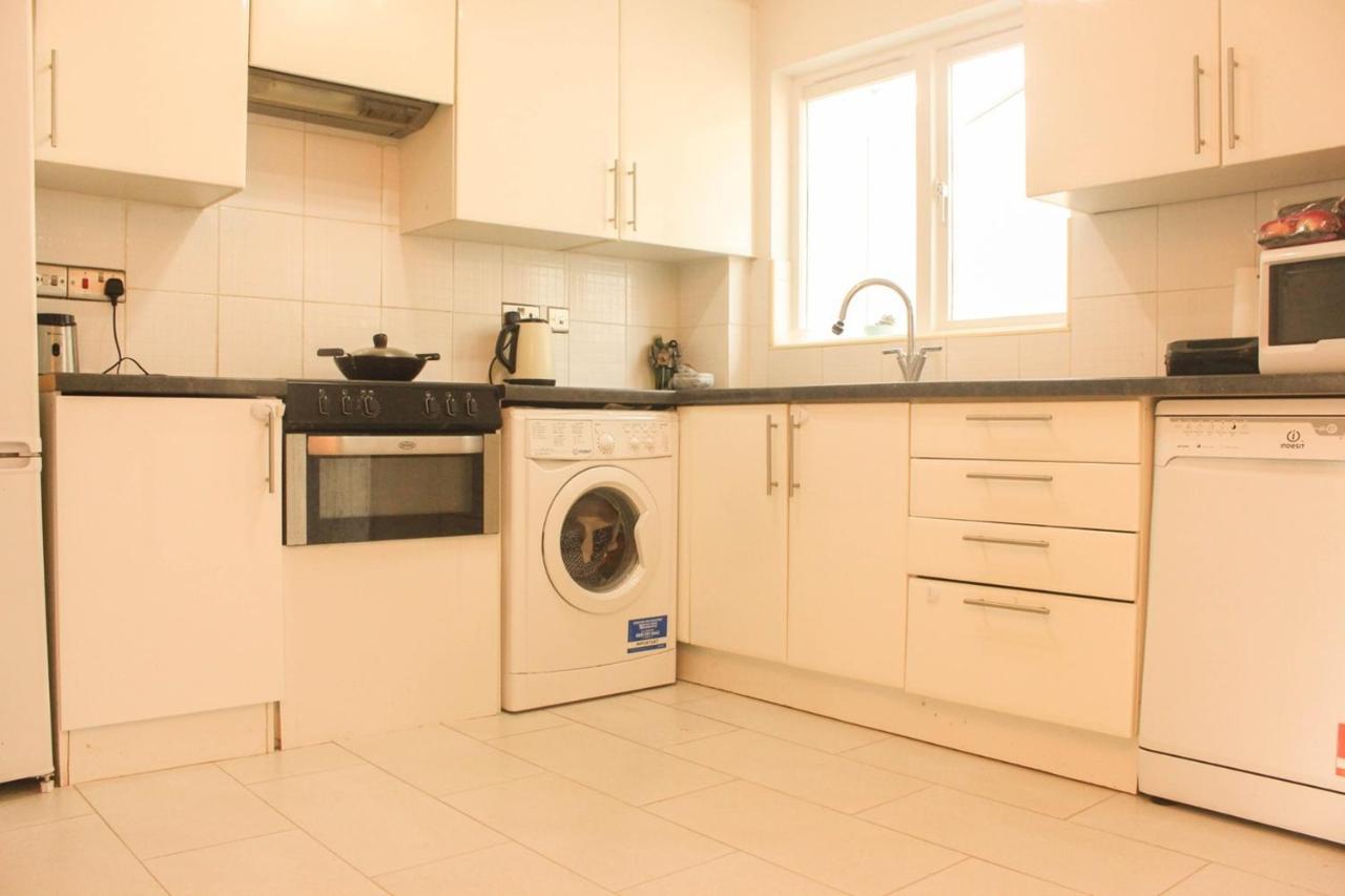 Welcome Home Twin Bedroom Near Heathrow Airport, London Yiewsley Exteriör bild
